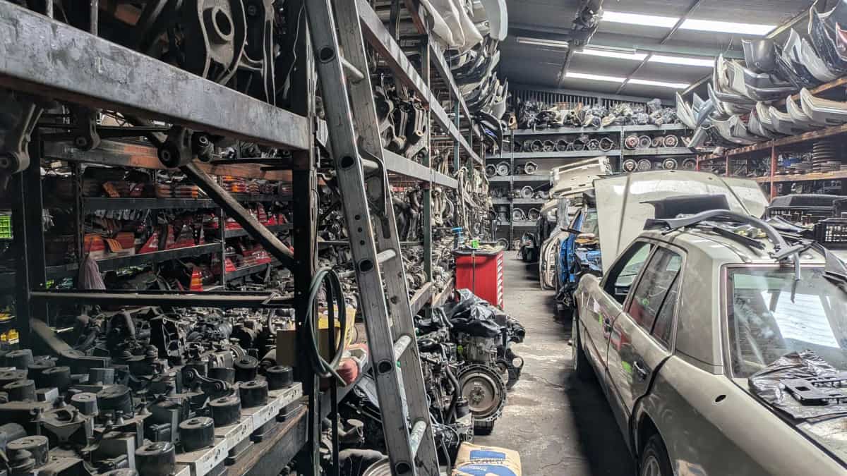 Bodega de repuestos Mercedes-Benz - Repuestos Villalobos