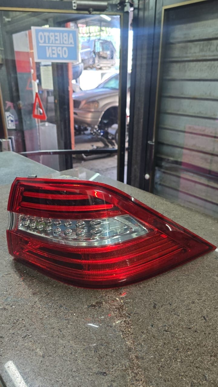 Stop Trasero Original RH - Para ML350 2015