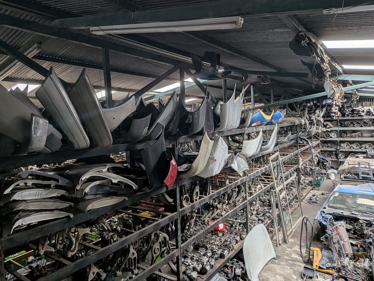 Inventario de repuestos originales Mercedes-Benz en Repuestos Villalobos, Alajuela, Costa Rica